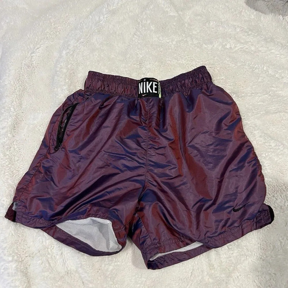 Nike Shorts Womens X Small Purple Lined Iridescent Windbreaker Trunks - Picture 1 of 6